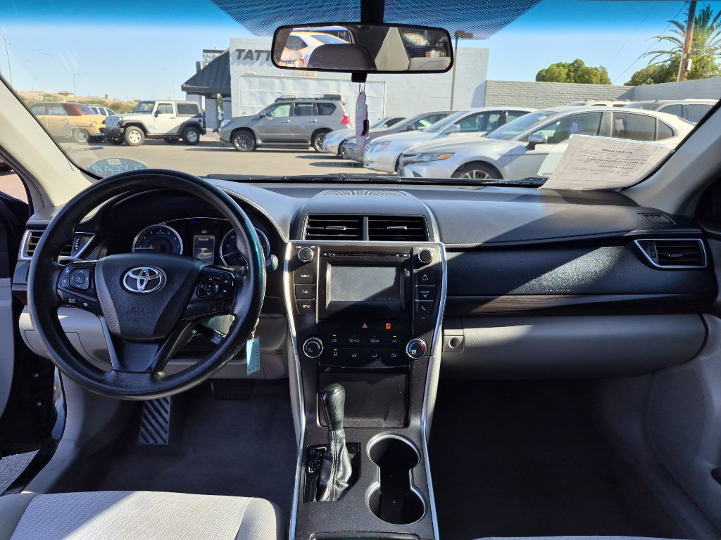 2017 Toyota Camry Image 17