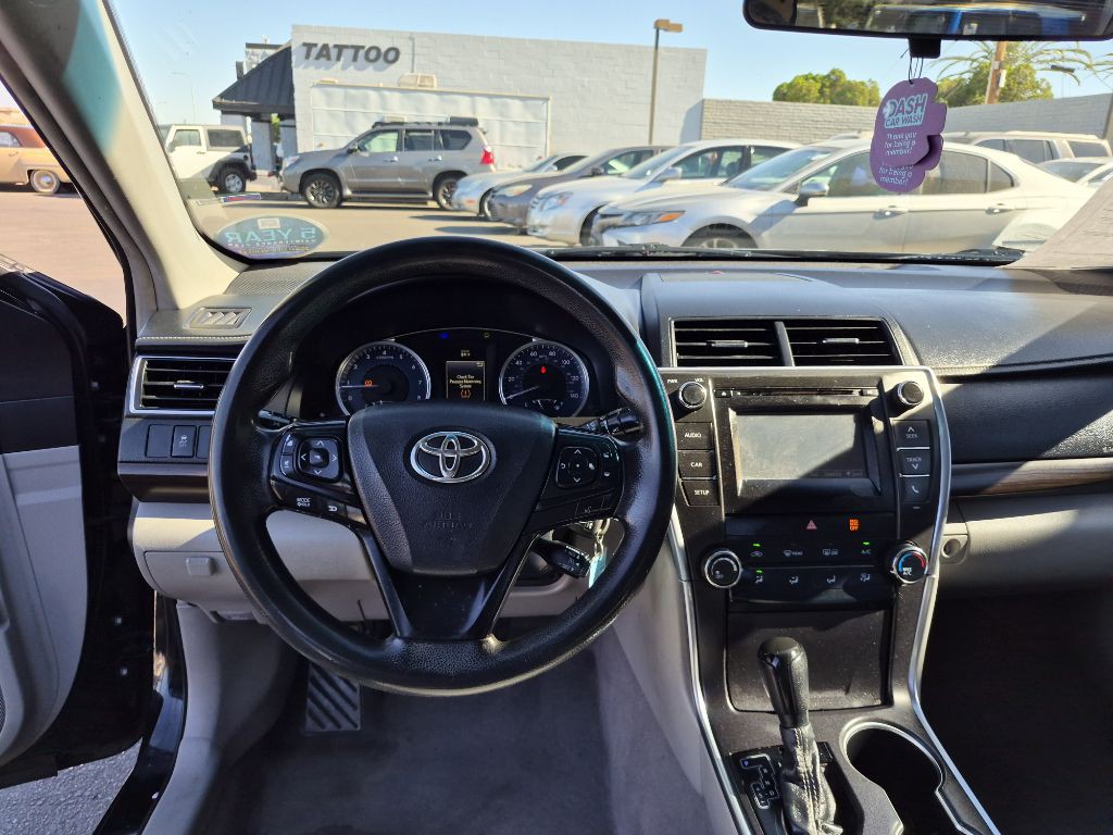 2017 Toyota Camry Image 18