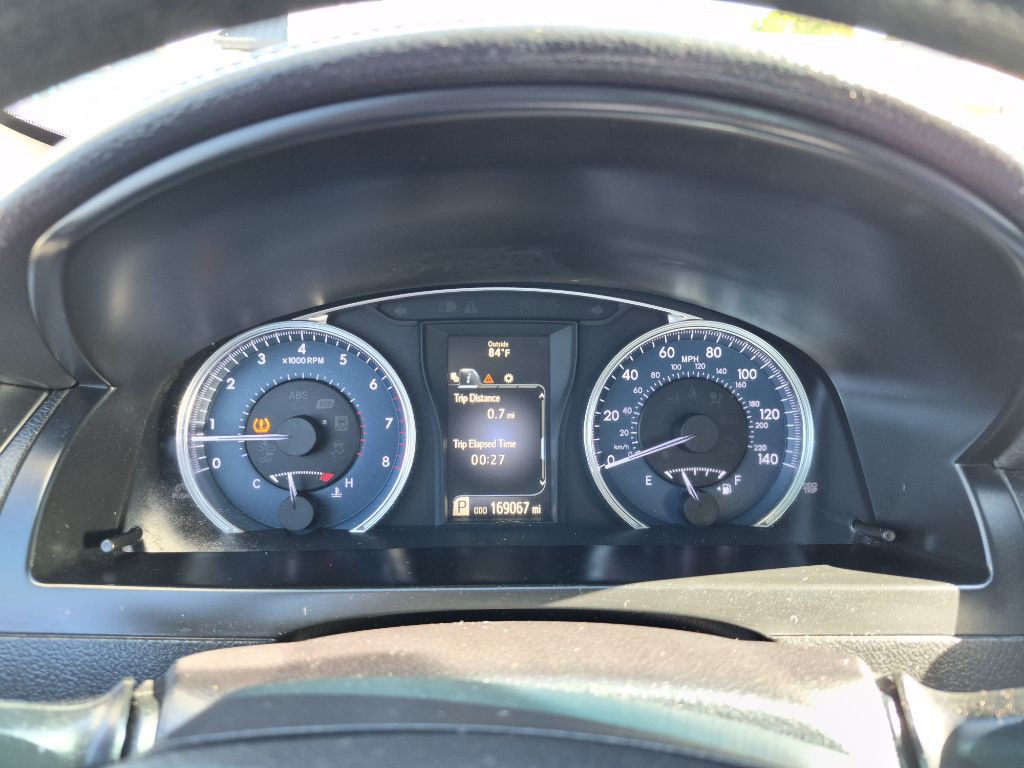 2017 Toyota Camry Image 19