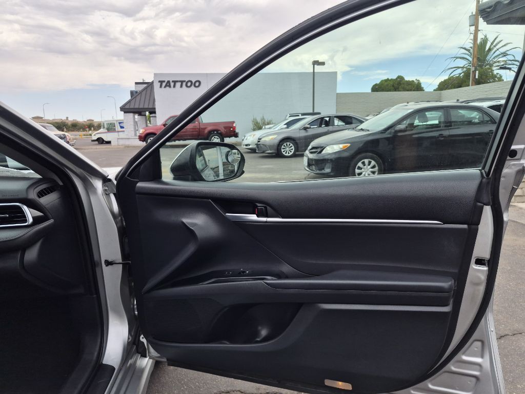 2018 Toyota Camry Image 17