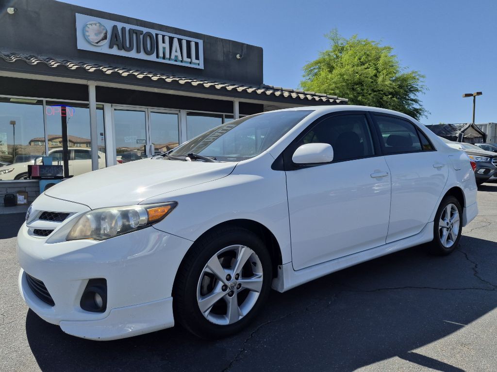 2013 Toyota Corolla Image 1