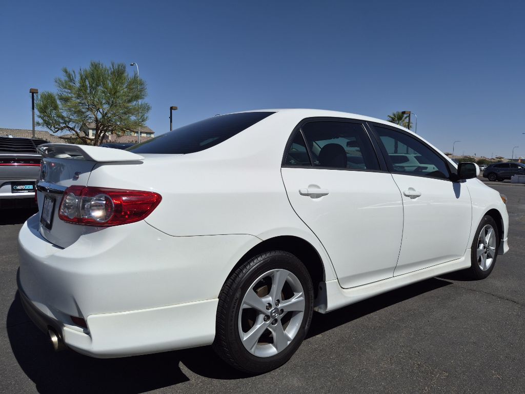 2013 Toyota Corolla Image 5