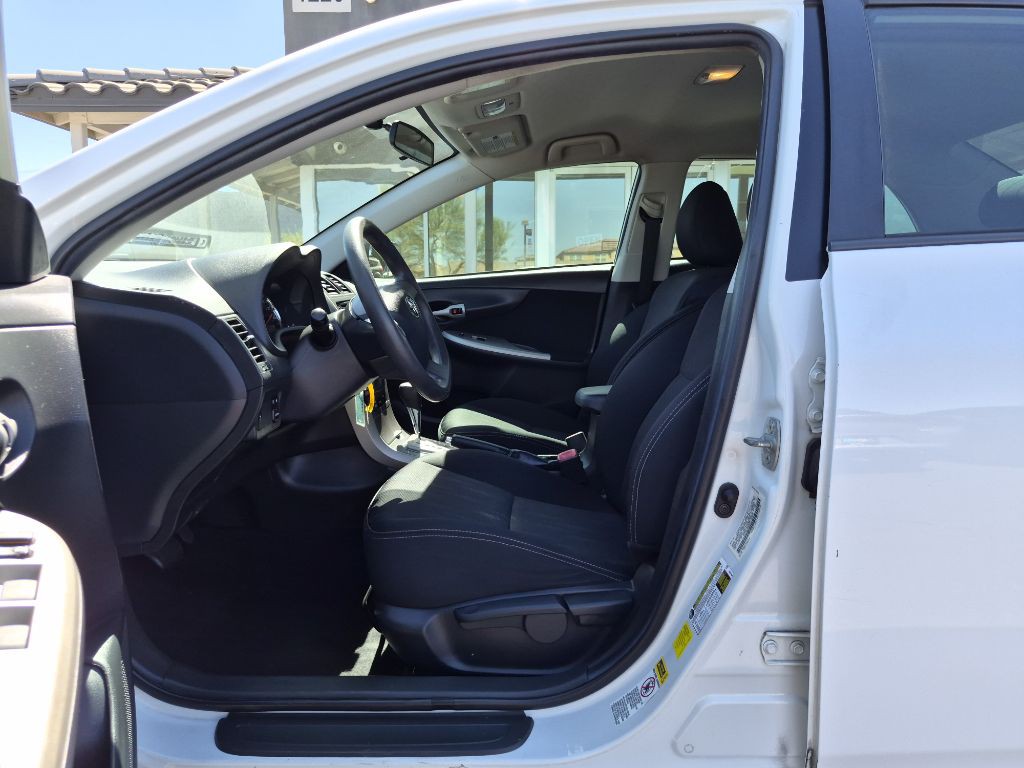 2013 Toyota Corolla Image 8