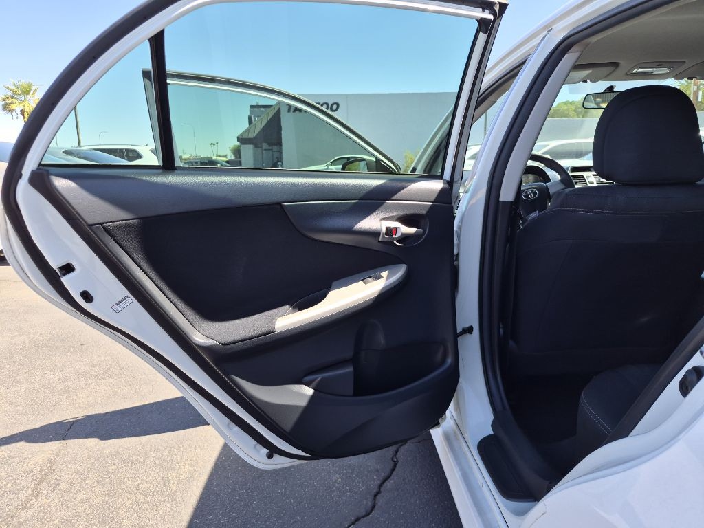 2013 Toyota Corolla Image 10