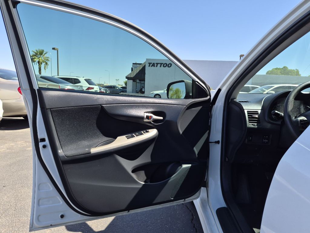 2013 Toyota Corolla Image 12
