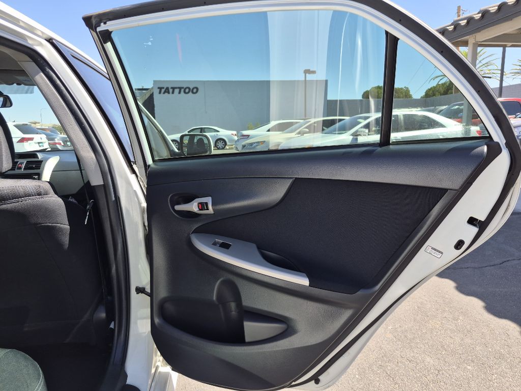2013 Toyota Corolla Image 13
