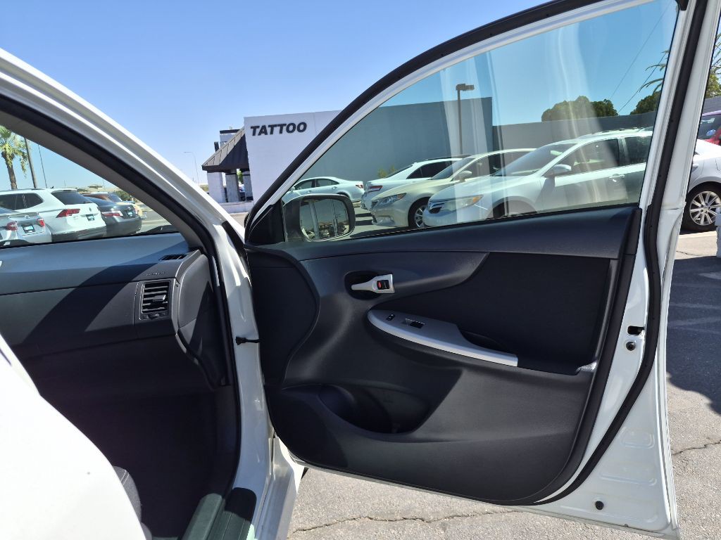 2013 Toyota Corolla Image 15