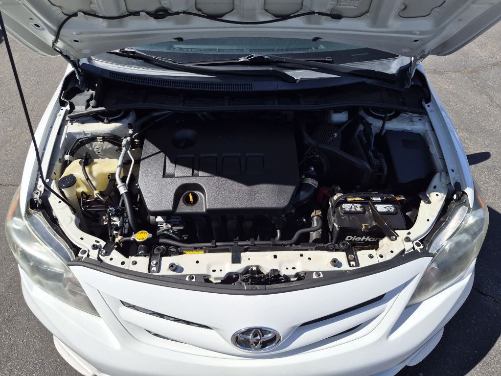 2013 Toyota Corolla Image 18