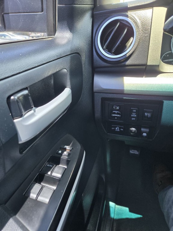 2016 Toyota Tundra Image 20