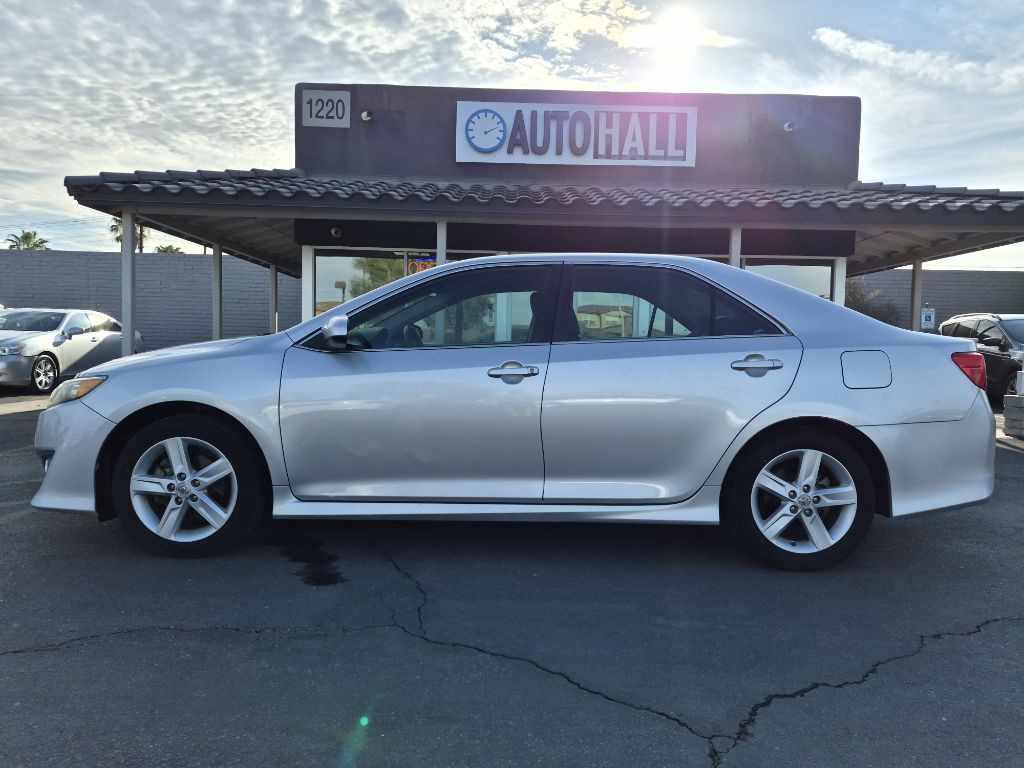 2012 Toyota Camry Image 2