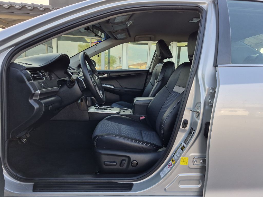 2012 Toyota Camry Image 9