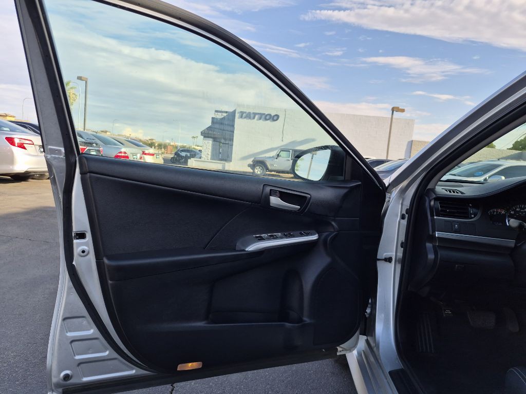 2012 Toyota Camry Image 10