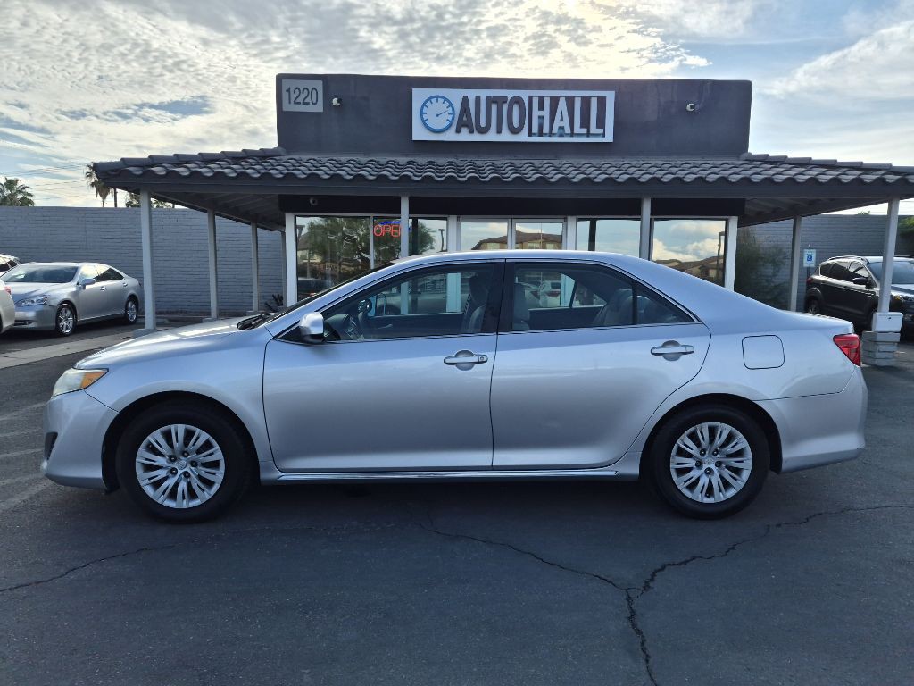 2012 Toyota Camry Image 2