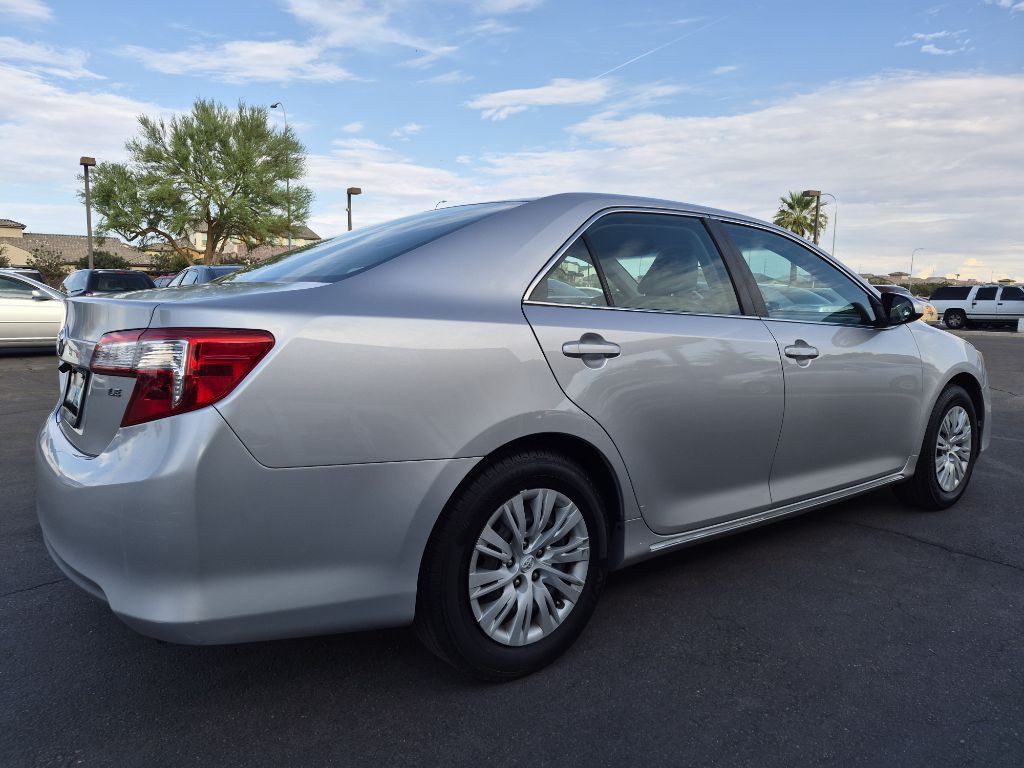 2012 Toyota Camry Image 5