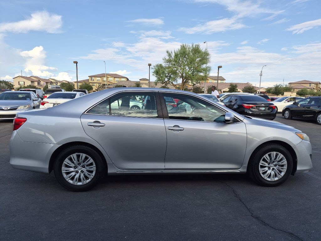 2012 Toyota Camry Image 6