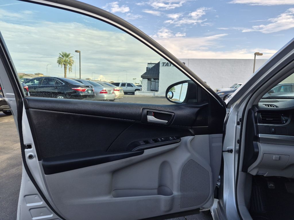 2012 Toyota Camry Image 10