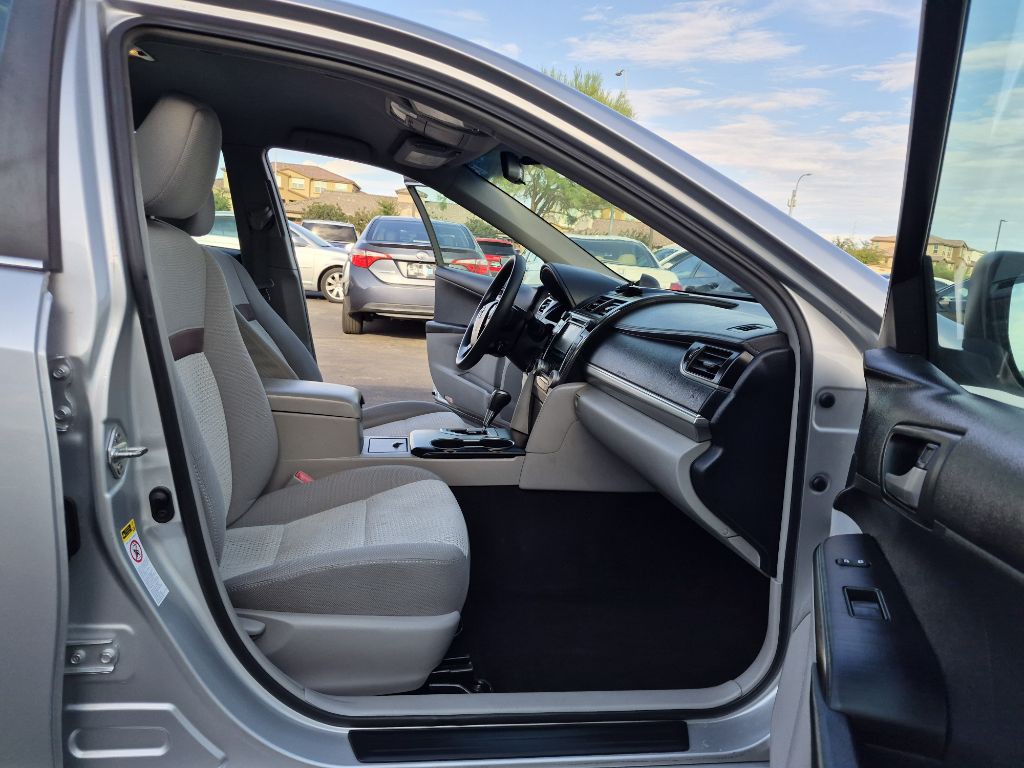 2012 Toyota Camry Image 12