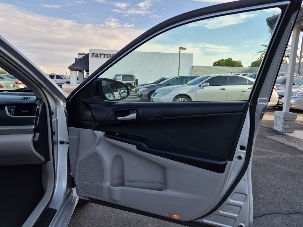 2012 Toyota Camry Image 17