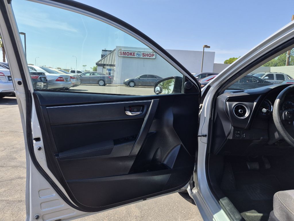 2017 Toyota Corolla Image 10