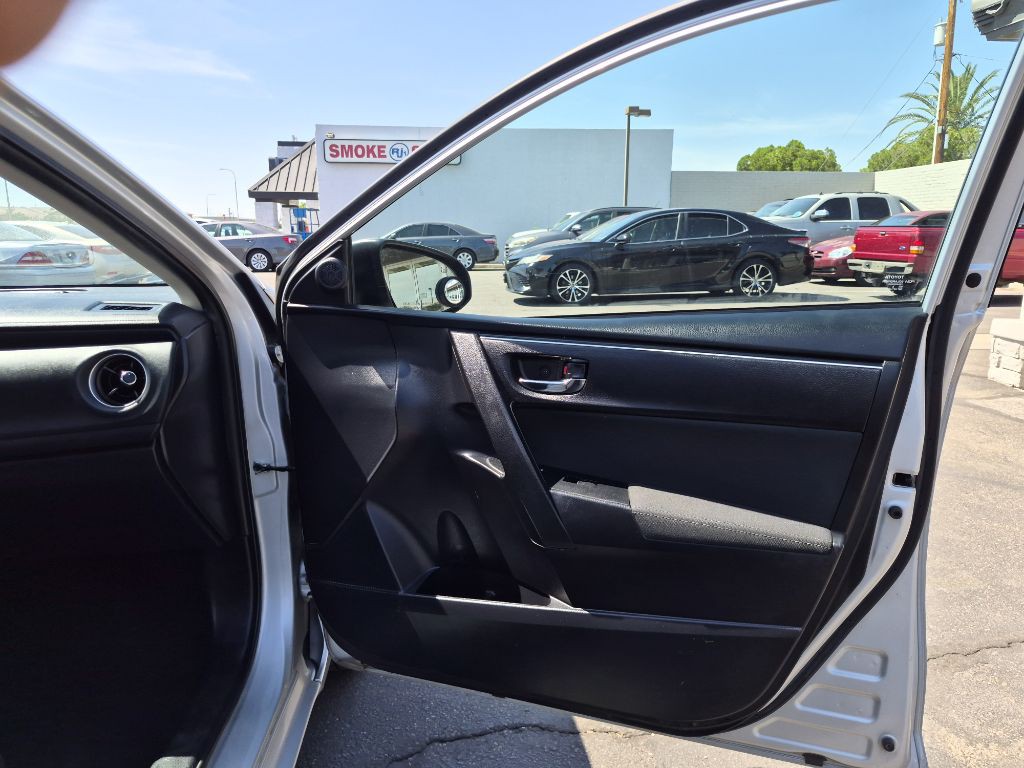 2017 Toyota Corolla Image 15