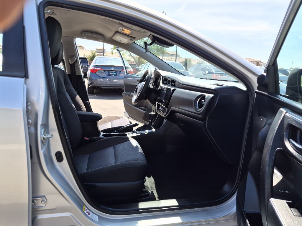 2017 Toyota Corolla Image 16