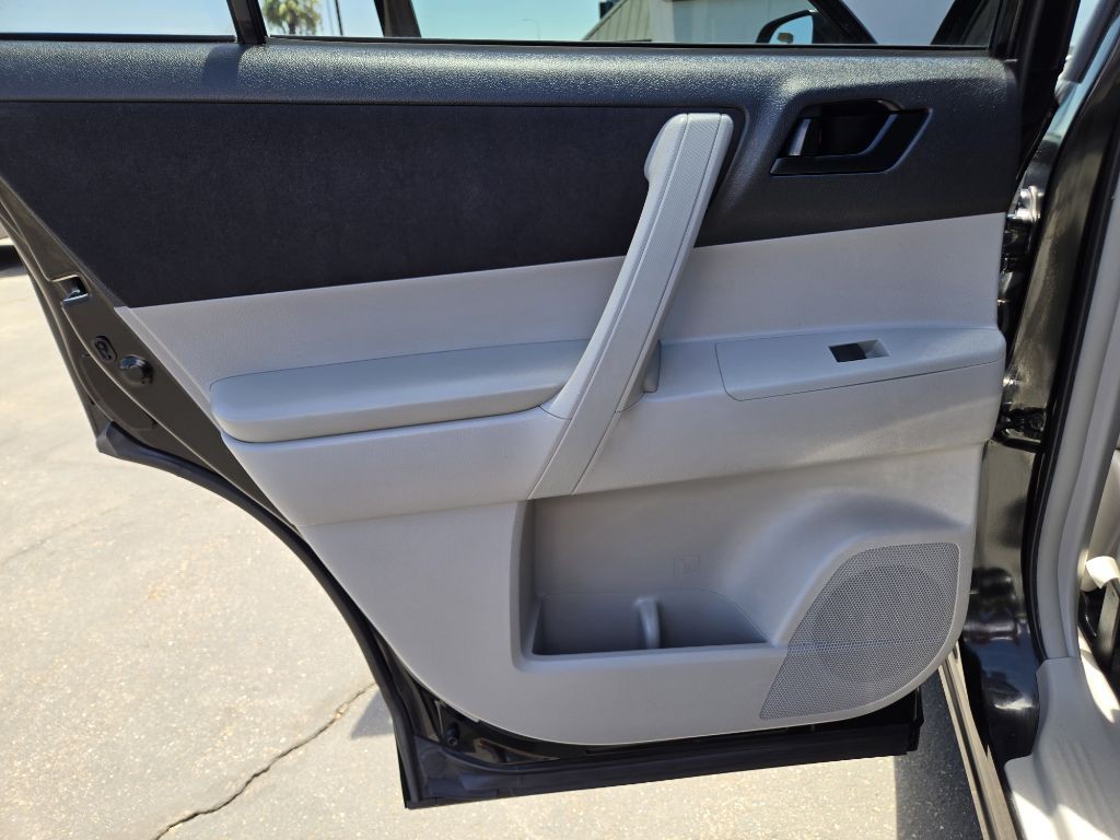 2011 Toyota Highlander Image 12