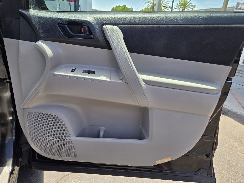 2011 Toyota Highlander Image 17