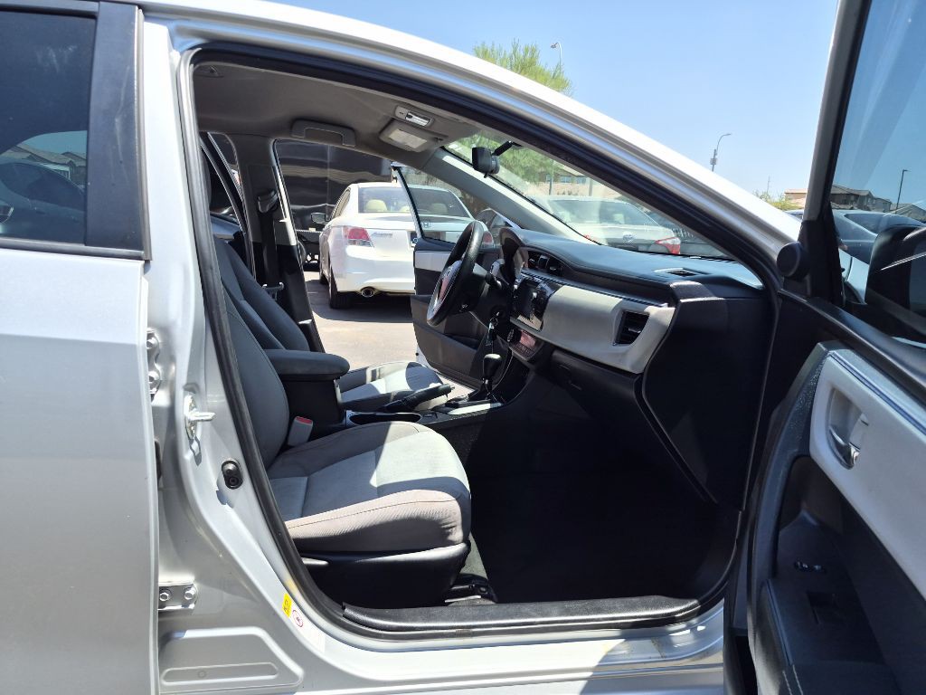2016 Toyota Corolla Image 12