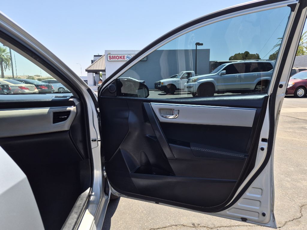 2016 Toyota Corolla Image 14