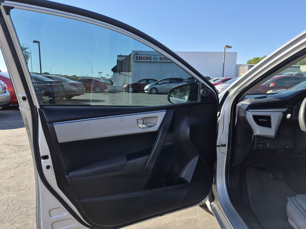 2016 Toyota Corolla Image 13