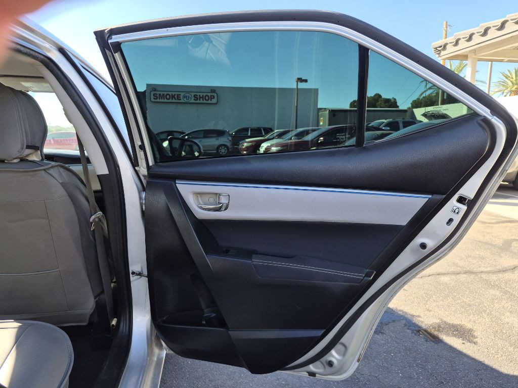 2016 Toyota Corolla Image 16