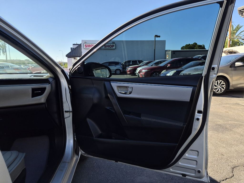 2016 Toyota Corolla Image 17