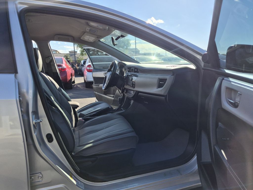 2016 Toyota Corolla Image 18