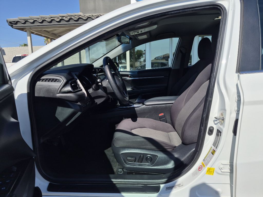 2019 Toyota Camry Image 8
