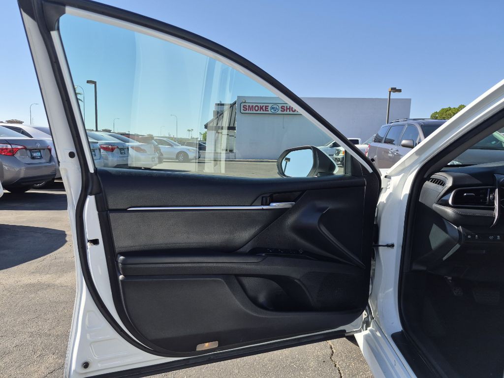 2019 Toyota Camry Image 10