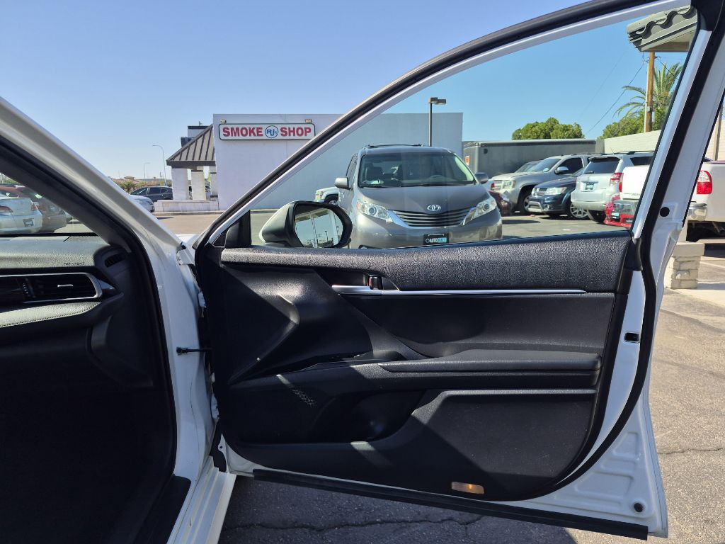 2019 Toyota Camry Image 14
