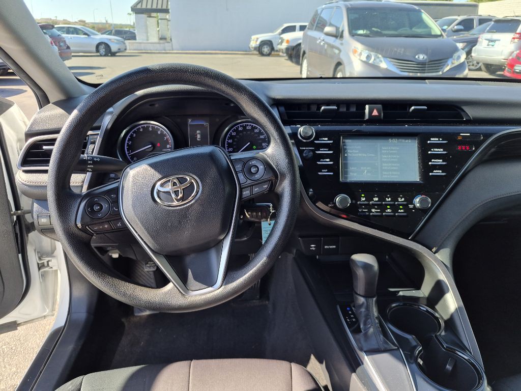 2019 Toyota Camry Image 17