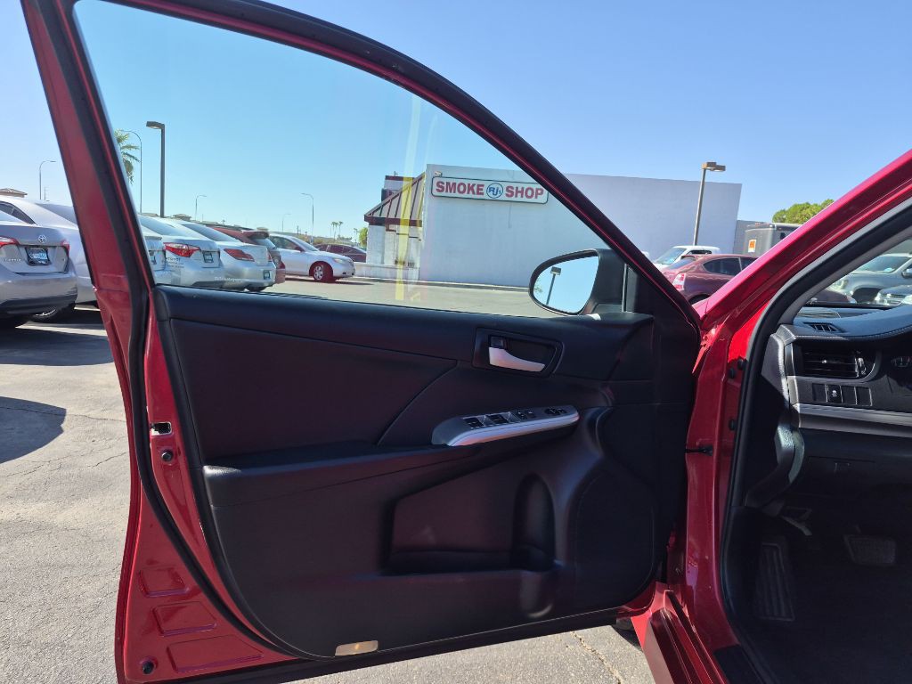 2014 Toyota Camry Image 10