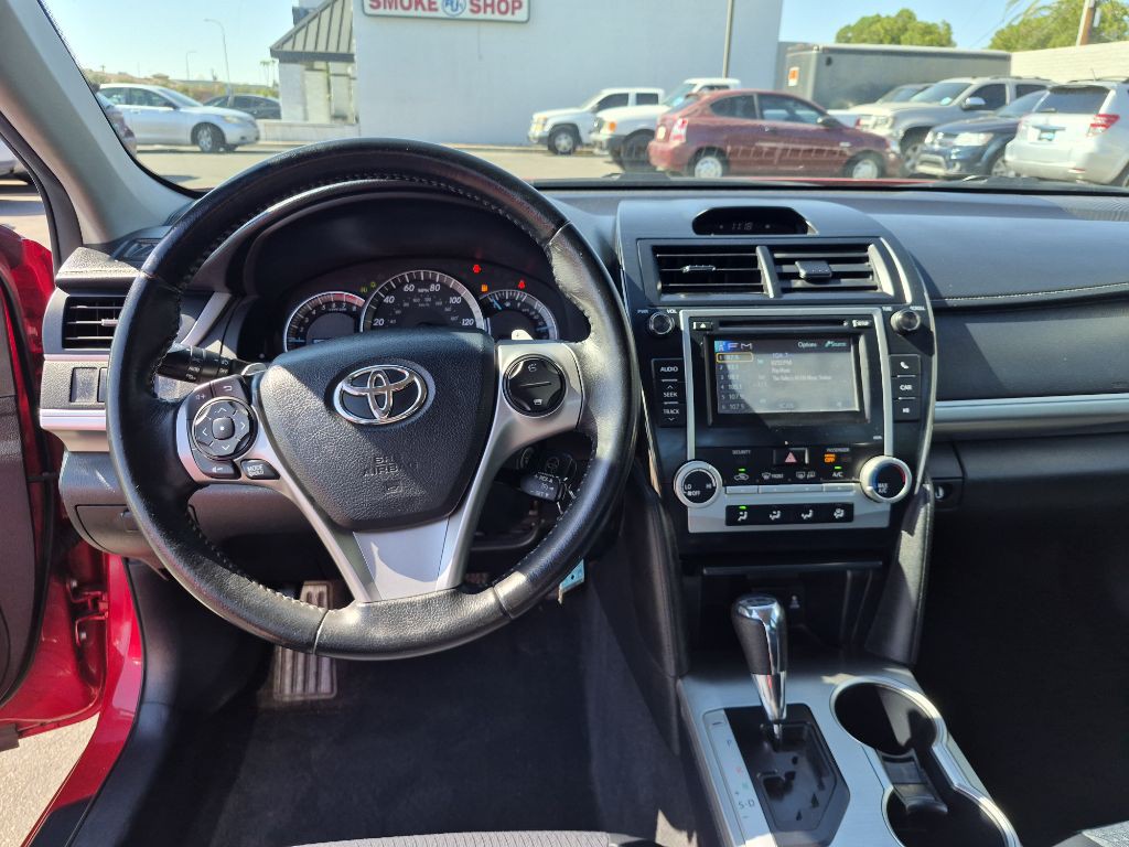 2014 Toyota Camry Image 17