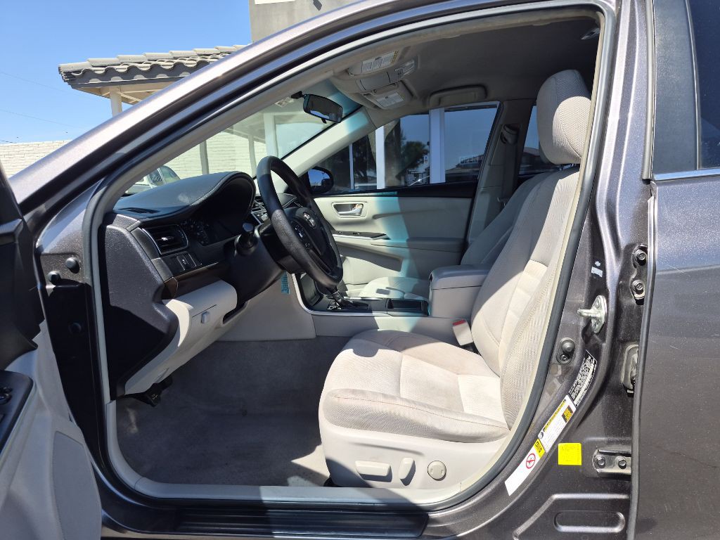 2015 Toyota Camry Image 10