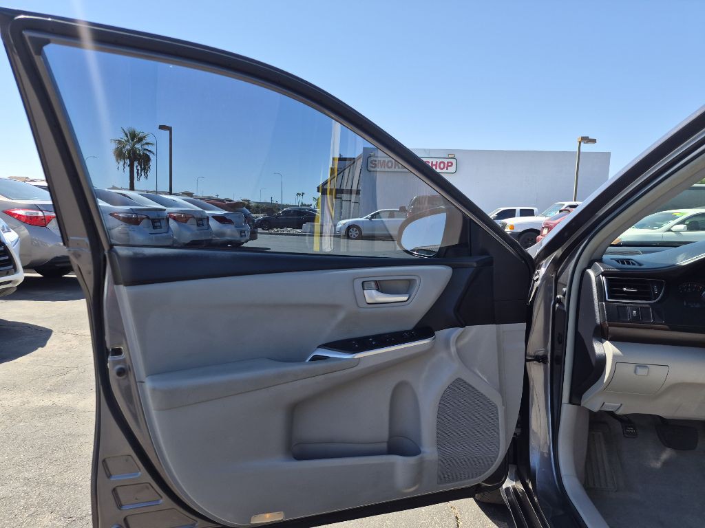 2015 Toyota Camry Image 11