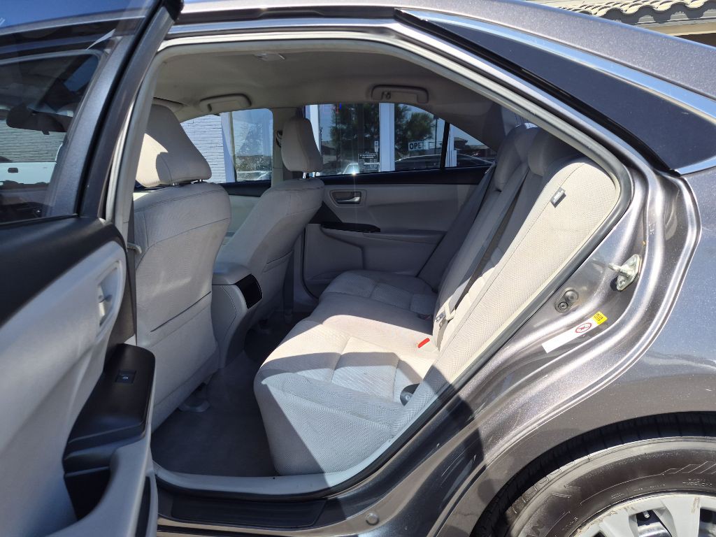 2015 Toyota Camry Image 12