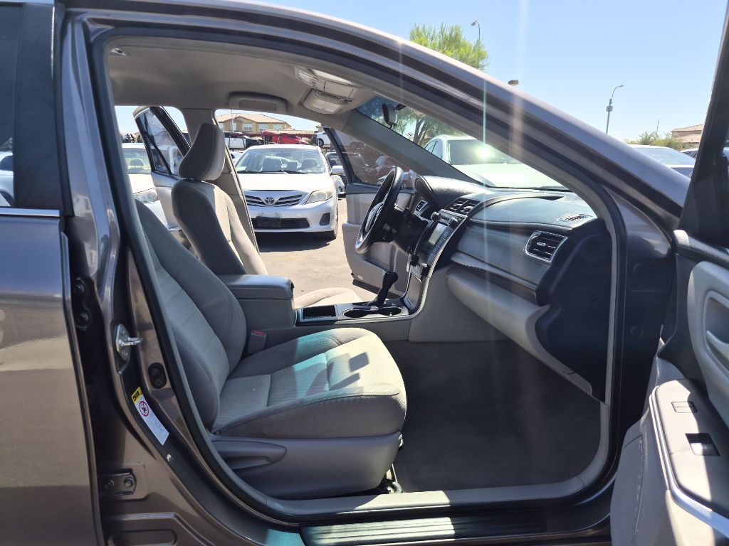 2015 Toyota Camry Image 15