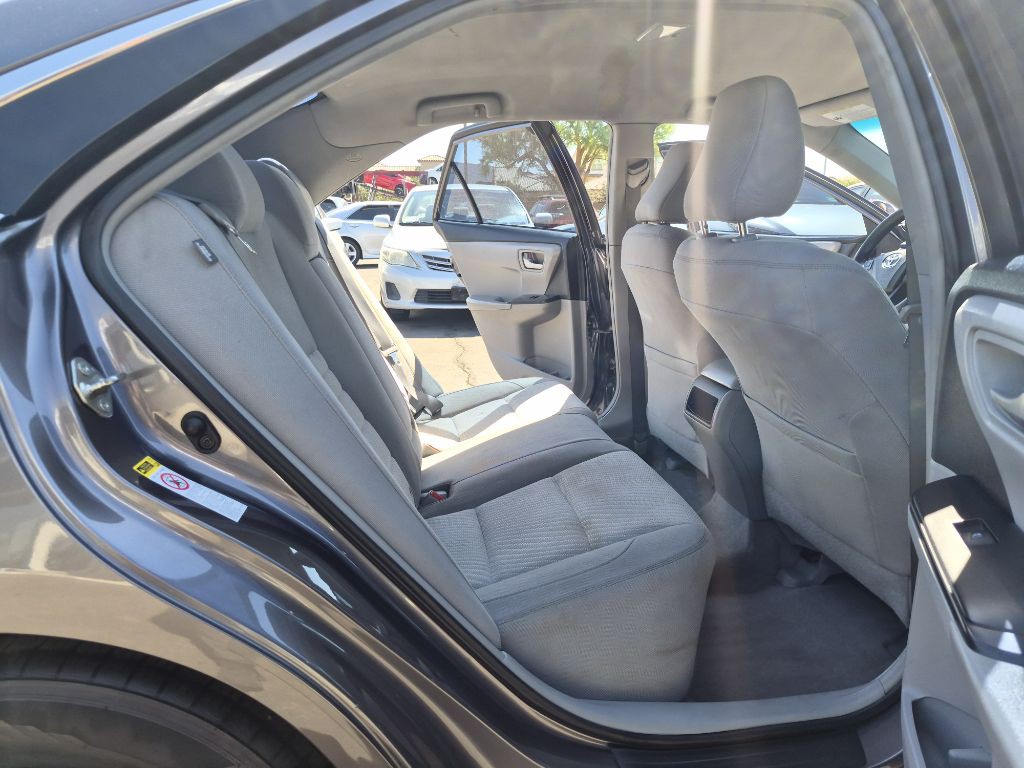 2015 Toyota Camry Image 17