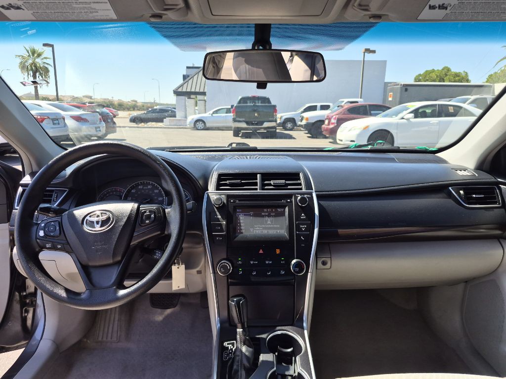 2015 Toyota Camry Image 18