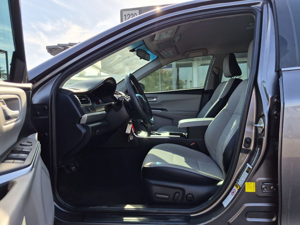 2015 Toyota Camry Image 8