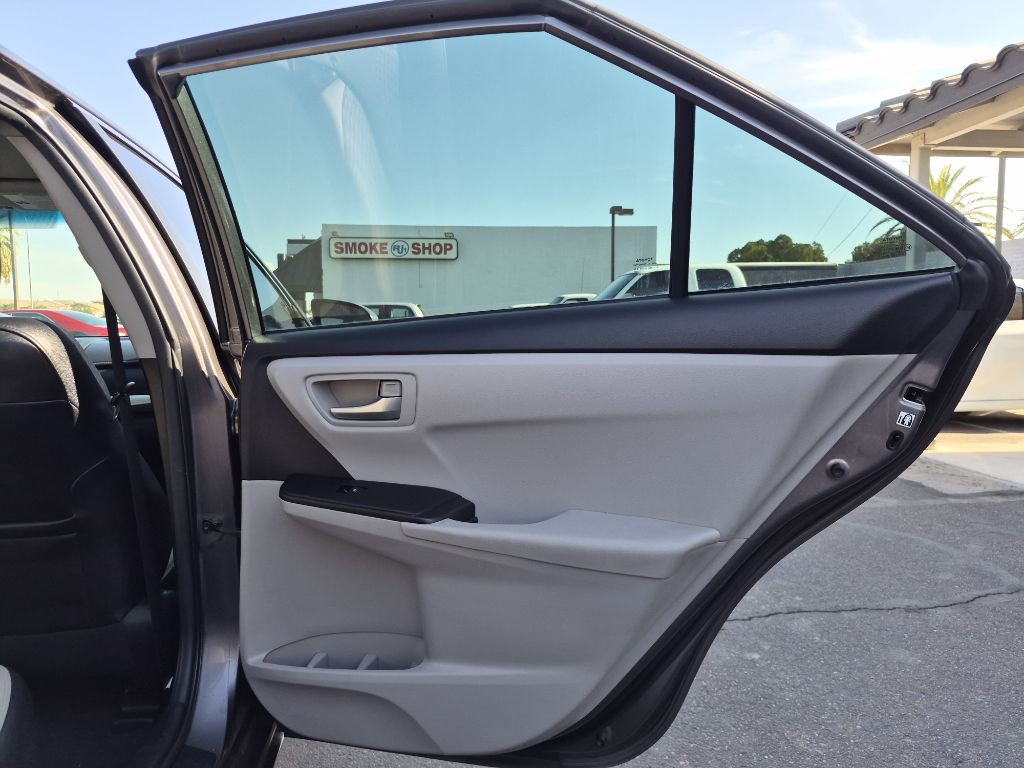 2015 Toyota Camry Image 12