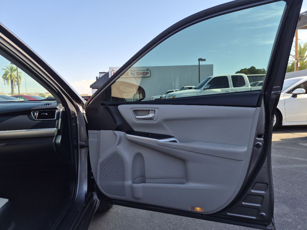 2015 Toyota Camry Image 14