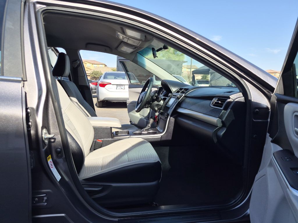 2015 Toyota Camry Image 15