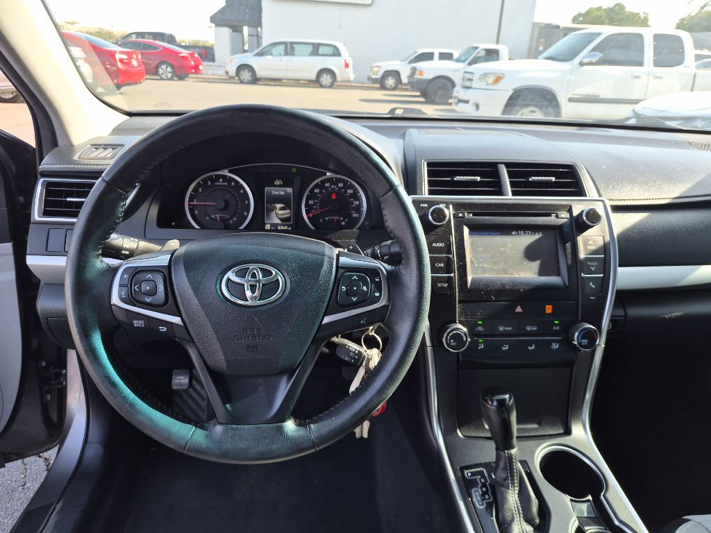 2015 Toyota Camry Image 16